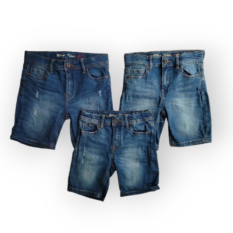 Quần short jeans bé trai VNXK vải co giản có dây tăng đơ.