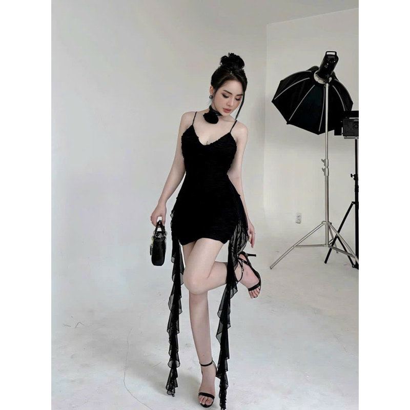Đầm Body Lưới Nhún Cúp Ngực V Tua Rua Dài 2 Bên Basic + Hoa Đeo Cổ