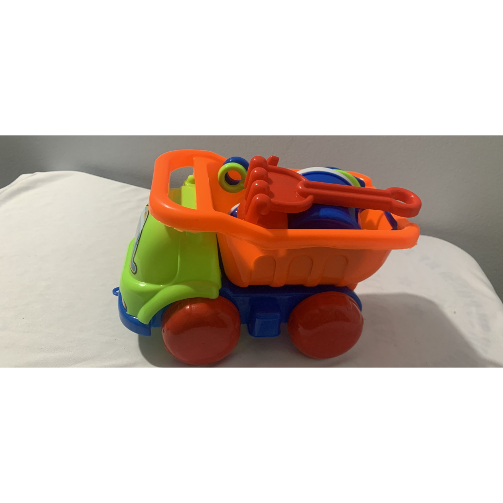 Đồ Chơi Xe Poli Bao Gồm Xẻng Xúc Cát ,Bồn Tưới Nước Và Nhiều Đồ Chơi Biển Khác An Kids