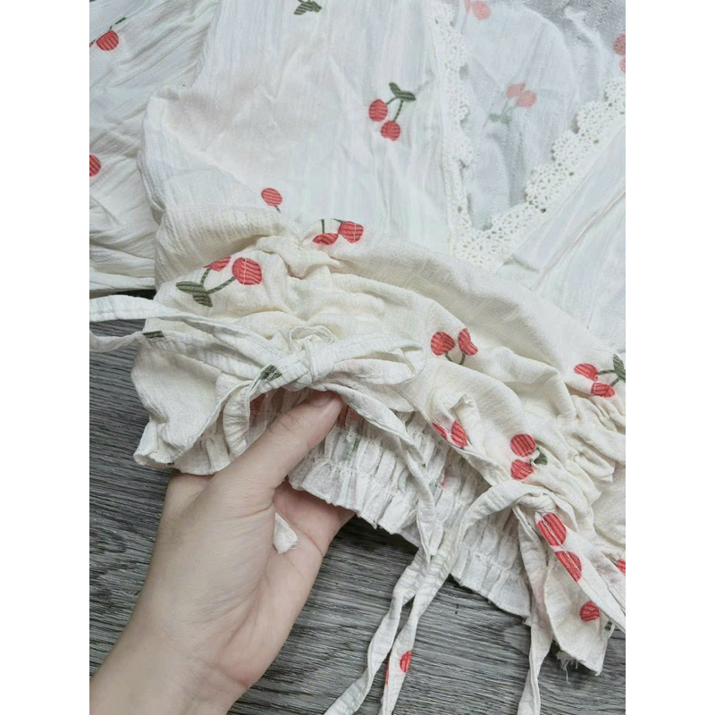 Áo Kiểu Hoa Nhí Cổ Ren V Tay Phồng Croptop Rút 2 Bên