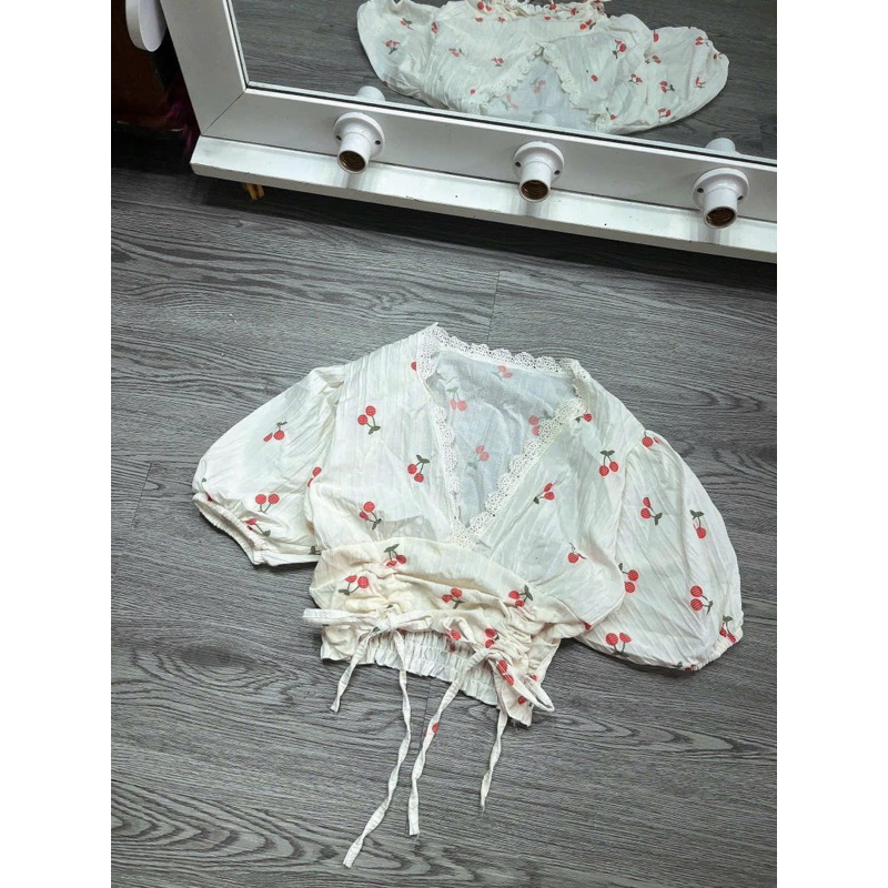 Áo Kiểu Hoa Nhí Cổ Ren V Tay Phồng Croptop Rút 2 Bên