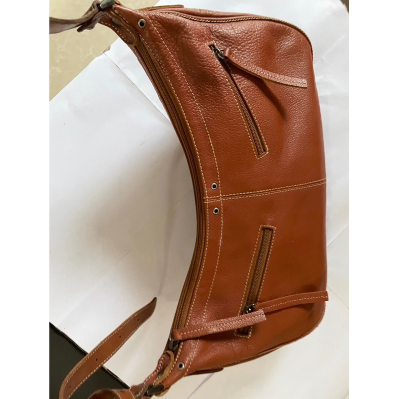 Túi dáng Boho chất da bò