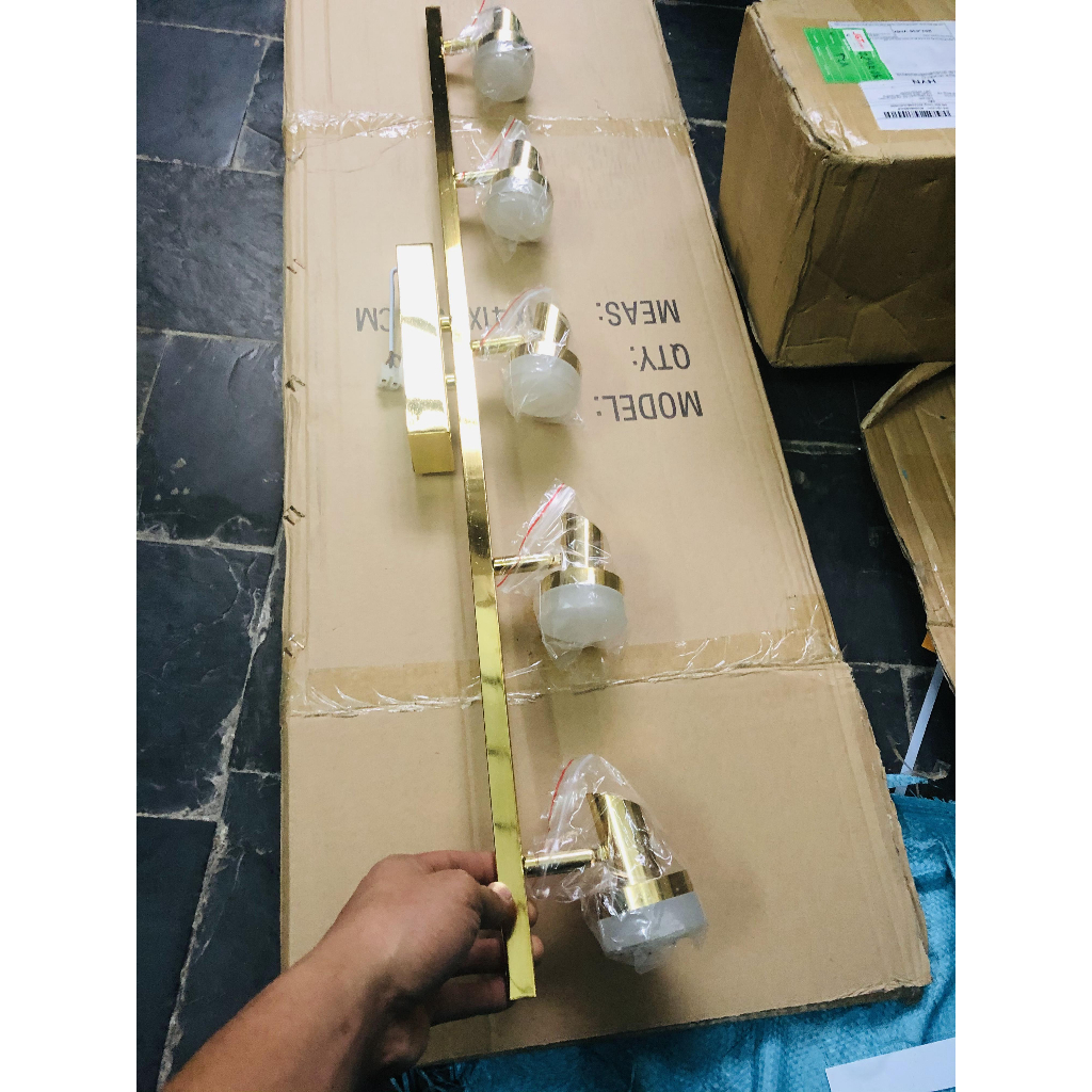 Đèn soi tranh, soi gương, chiếu tranh,soi tường,trang trí phòng khách, gương nội thất bằng Đồng, Innox cỡ 1.2m - 80 cm