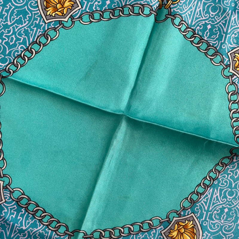 Khăn lụa 2Hand viền xanh 78x78cm
