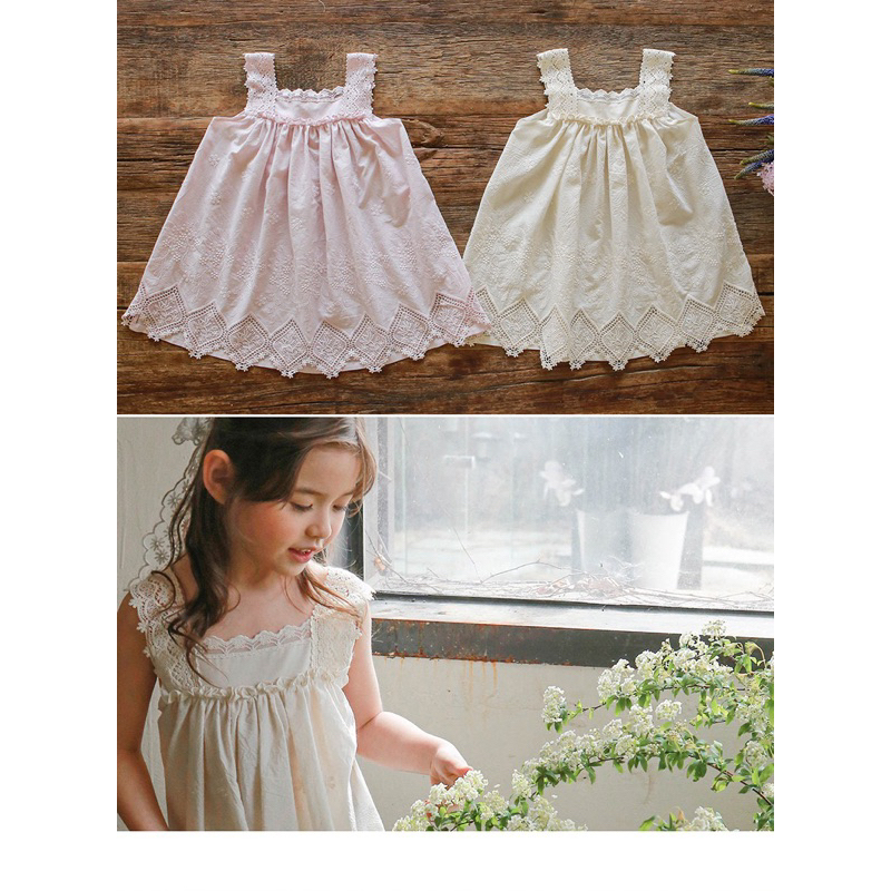 Váy ren ko tay cho bé mùa hè