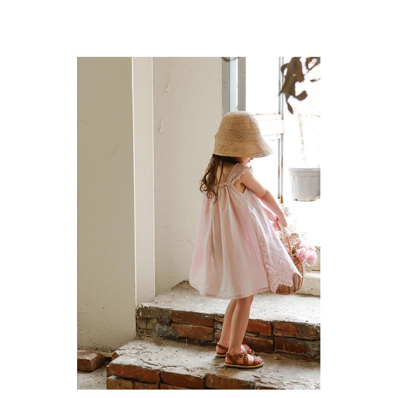 Váy ren ko tay cho bé mùa hè