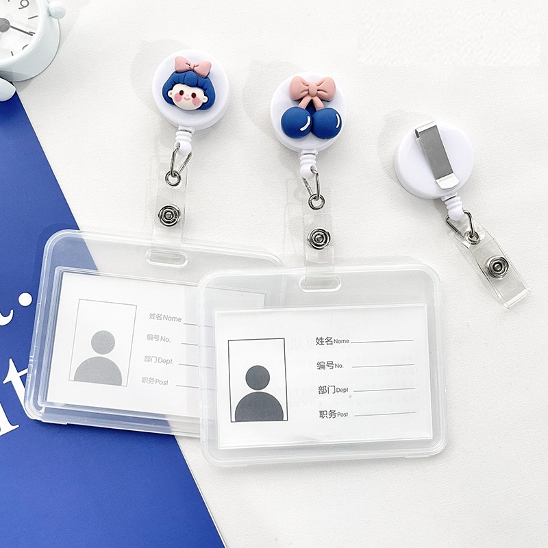 Móc - Kẹp bảng tên học sinh, sinh viên, nhân viên họa tiết gấu hoa xanh có thể kéo dãn CS78