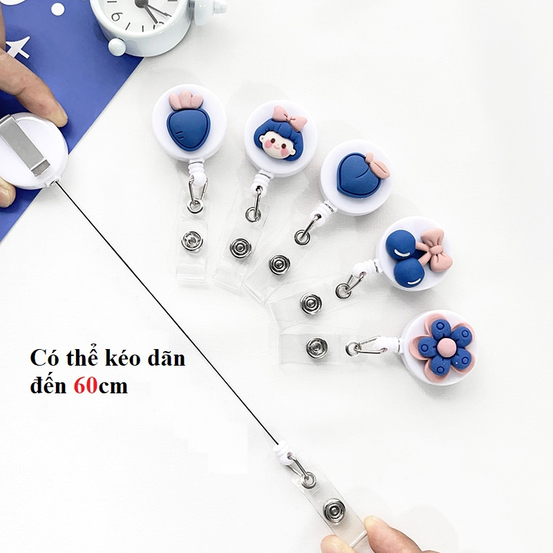 Móc - Kẹp bảng tên học sinh, sinh viên, nhân viên họa tiết gấu hoa xanh có thể kéo dãn CS78