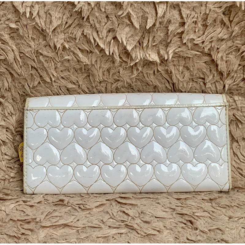 Ví chuẩn si. Ví qua sử dụng, có lỗi áp màu nhẹ lắm,khách xem kỹ hình và video. Mời khách vô chat để biết thêm nếu cần ..