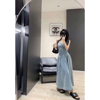 Váy bò cổ yếm rút dây bo chun lưng ,dáng dài xinh xắn .