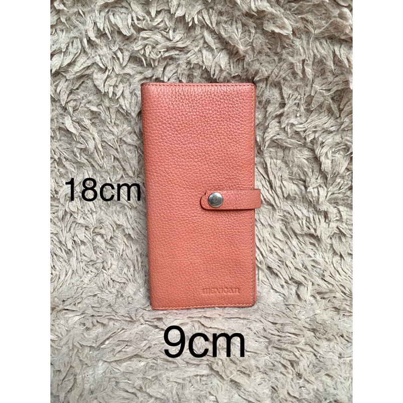 Túi ví chuẩn si. Túi ví qua sử dụng. Khách vui lòng xem hình nếu muốn biết thêm thông tin sản phẩm mời khách vô chat nhé