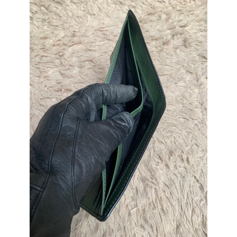 Túi ví chuẩn si. Túi ví qua sử dụng. Khách vui lòng xem hình nếu muốn biết thêm thông tin sản phẩm mời khách vô chat nhé