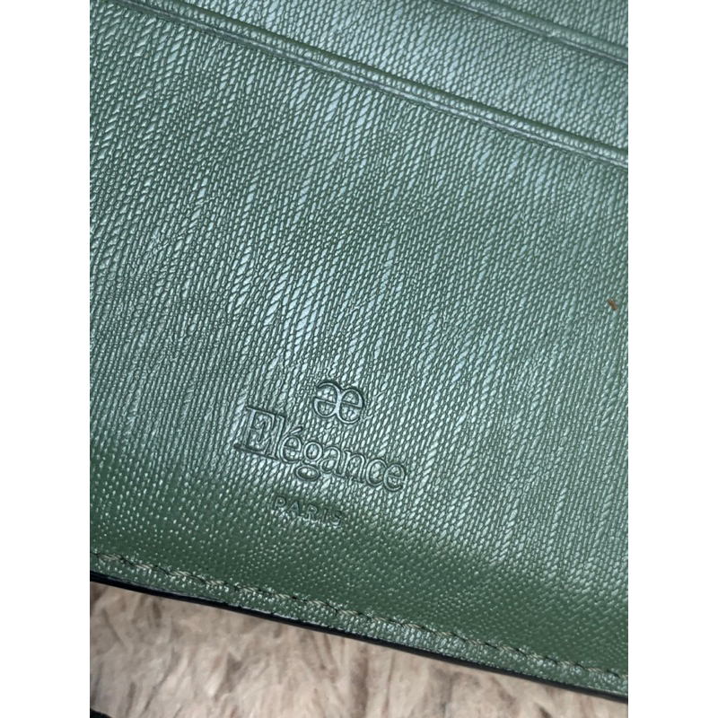 Túi ví chuẩn si. Túi ví qua sử dụng. Khách vui lòng xem hình nếu muốn biết thêm thông tin sản phẩm mời khách vô chat nhé