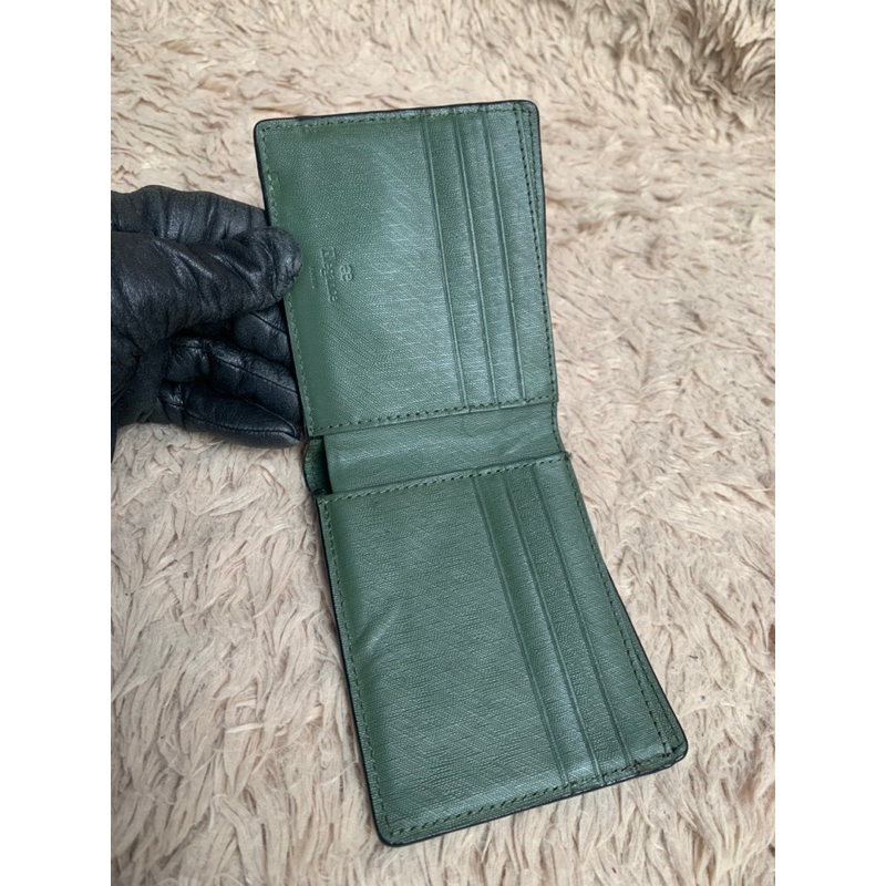 Túi ví chuẩn si. Túi ví qua sử dụng. Khách vui lòng xem hình nếu muốn biết thêm thông tin sản phẩm mời khách vô chat nhé