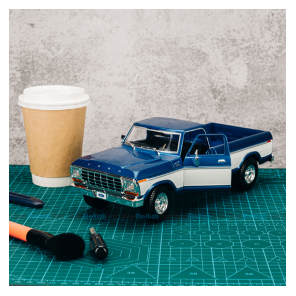 Mô hình xe Ford F150 Pick-up 1979 1:18 Maisto