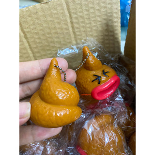 móc khóa hình cục phân