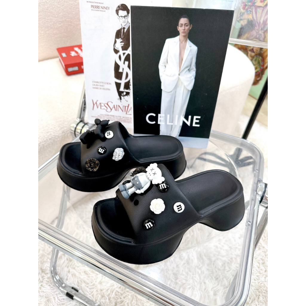 DÉP LÊ XỐP ĐẾ XUỒNG GẮN STICKER
