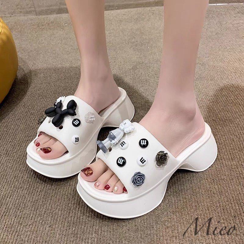 DÉP LÊ XỐP ĐẾ XUỒNG GẮN STICKER