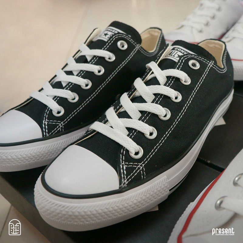 Giày Converse chính hãng bản CLASSIC, cổ cao cổ thấp, màu đen trắng cho nam nữ Present Original Sneakers