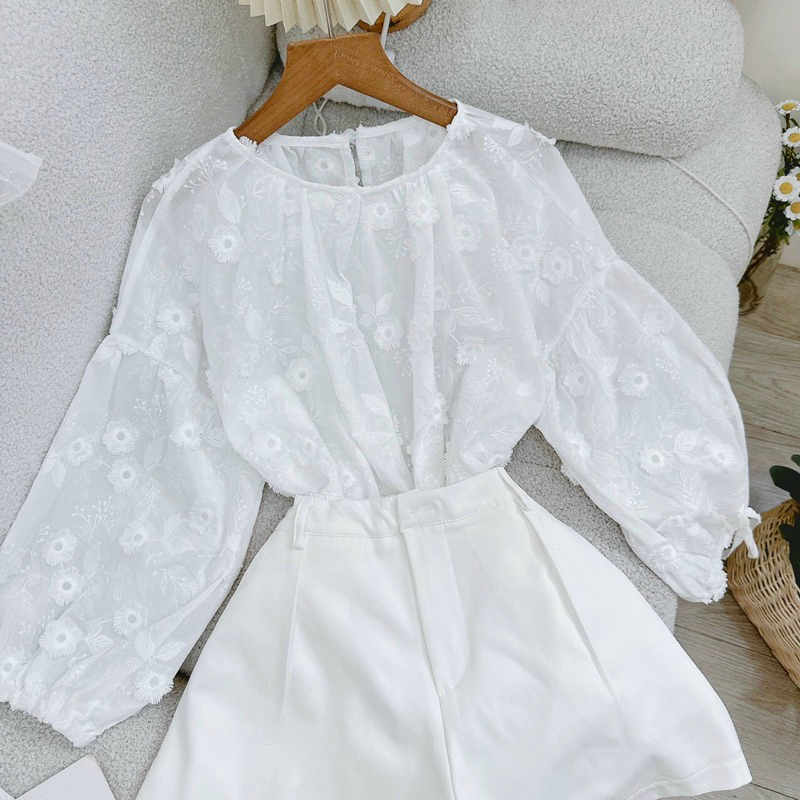 Áo baby doll xô thêu hoa nổi cổ tròn tay bồng+ quần short
