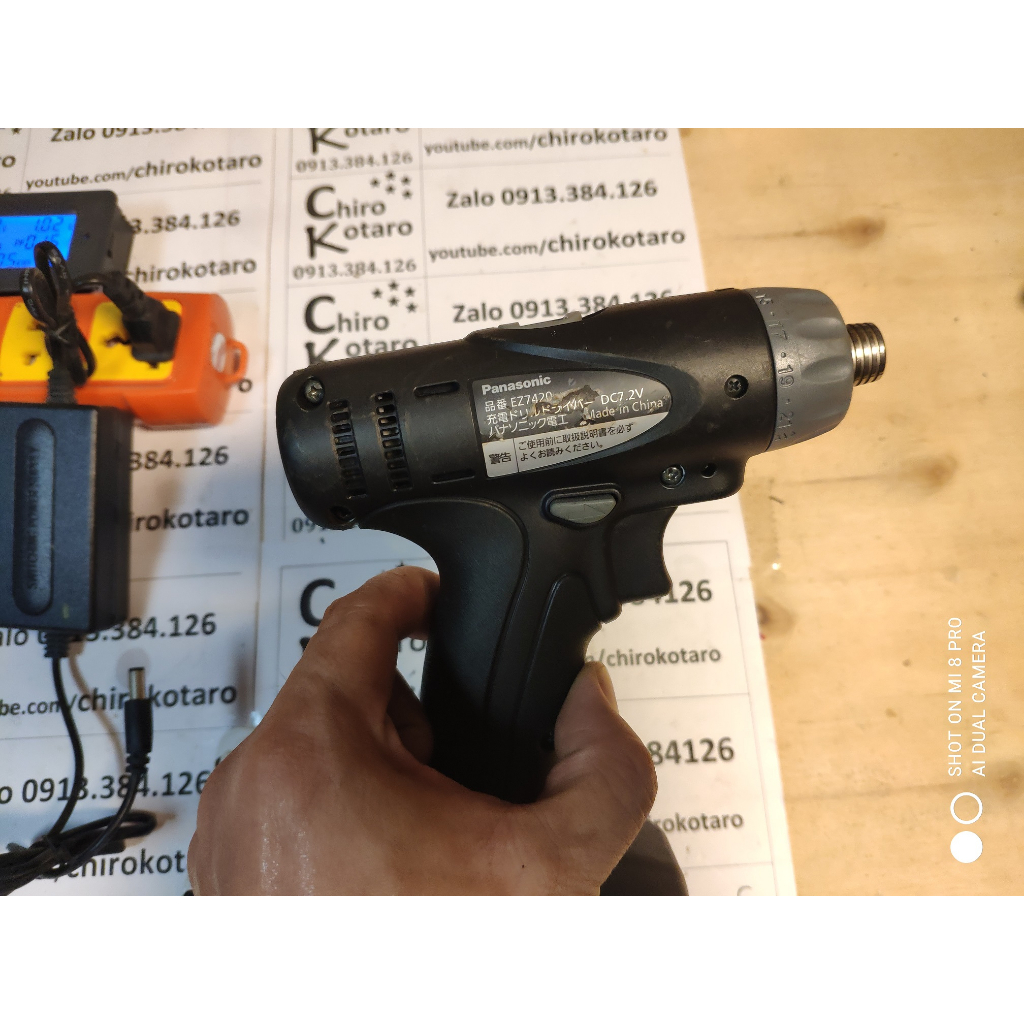 Đế sạc pin Panasonic 7.2V EZ9L20 với đồng hồ báo vol có mạch bảo vệ từng cell pin