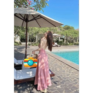 Maxi đi biển đẹp. Maxi cổ yếm chất lụa phối xích hở lưng.