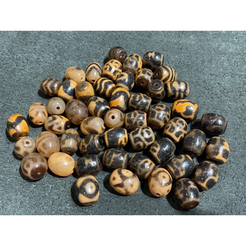 Dzi tây tạng màu đen cam dzi thiên châu nhiều hình size 17*16mm