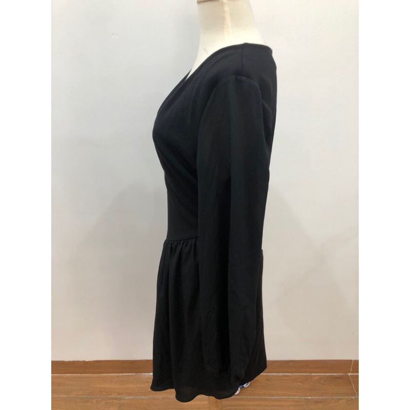 Đầm Bebe sang chảnh size M dáng ôm body cổ V sâu