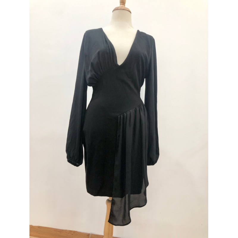 Đầm Bebe sang chảnh size M dáng ôm body cổ V sâu