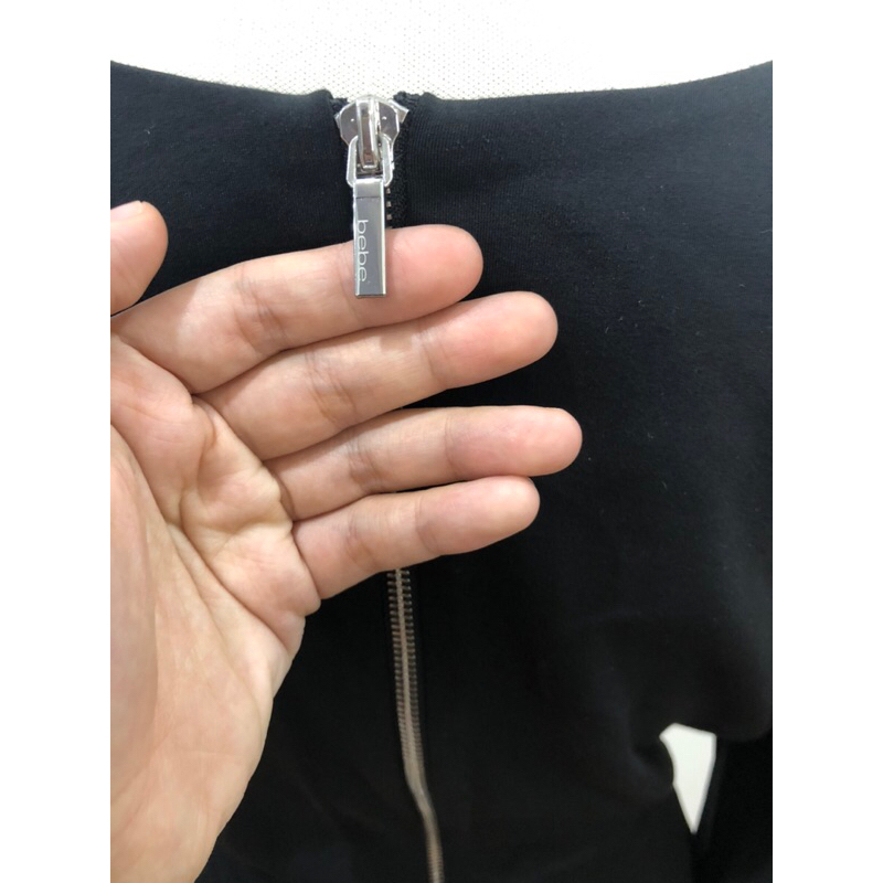 Đầm Bebe sang chảnh size M dáng ôm body cổ V sâu