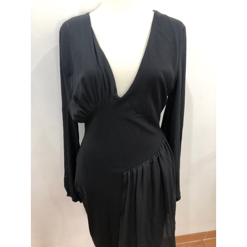 Đầm Bebe sang chảnh size M dáng ôm body cổ V sâu