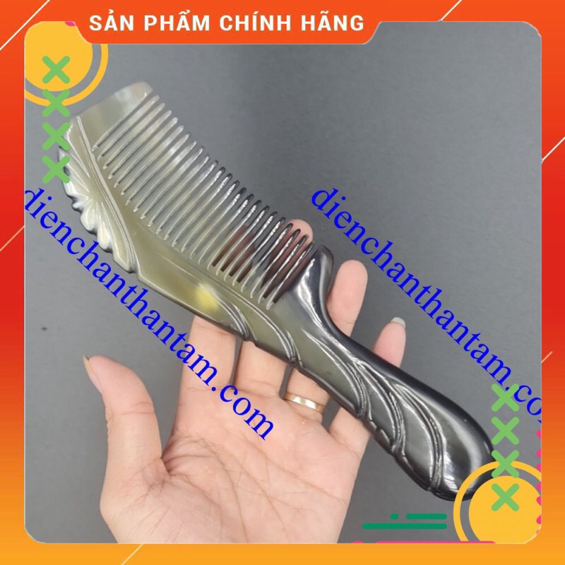 Dụng cụ Lược Sừng Căn Bản Chuôi Khắc - Diện Chẩn Thân Tâm