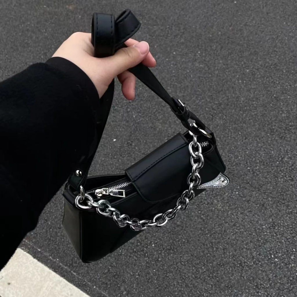 Túi kẹp nách thời trang cá tính, hiện đại, hàng Quảng Châu thiết kế mới năm 2023, túi xách phối dây xích dành cho nữ