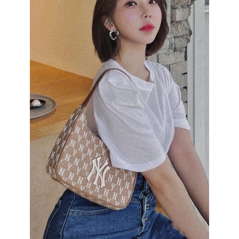 MLB-Túi đeo vai hình chữ nhật Monogram Jacquard Hobo