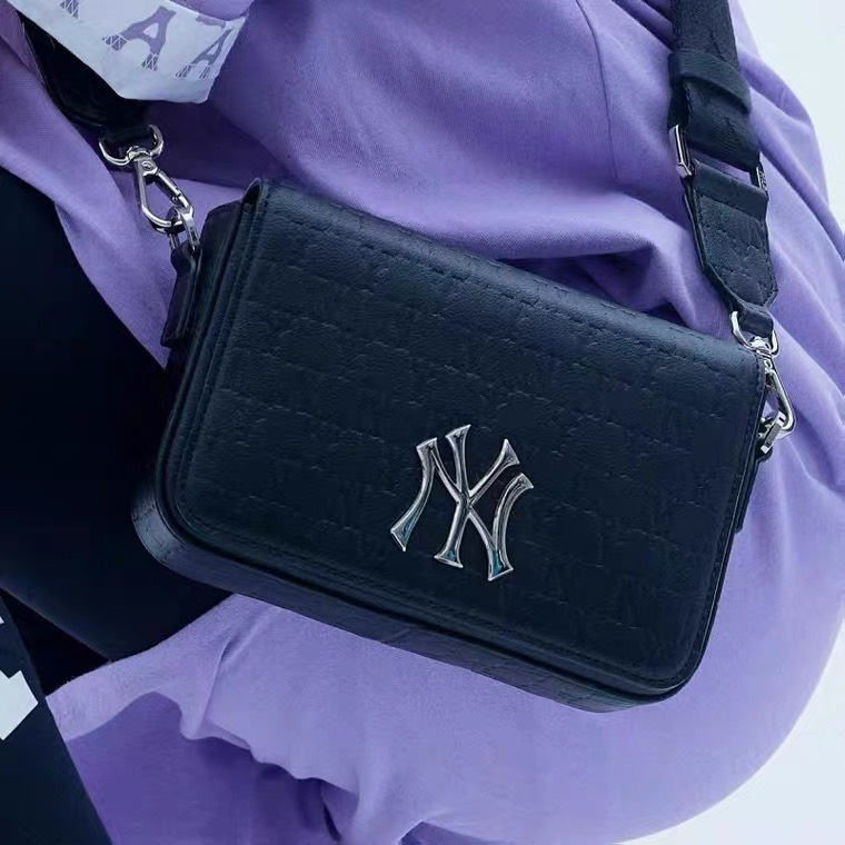 Túi đeo chéo MLB Monogram Embo New York