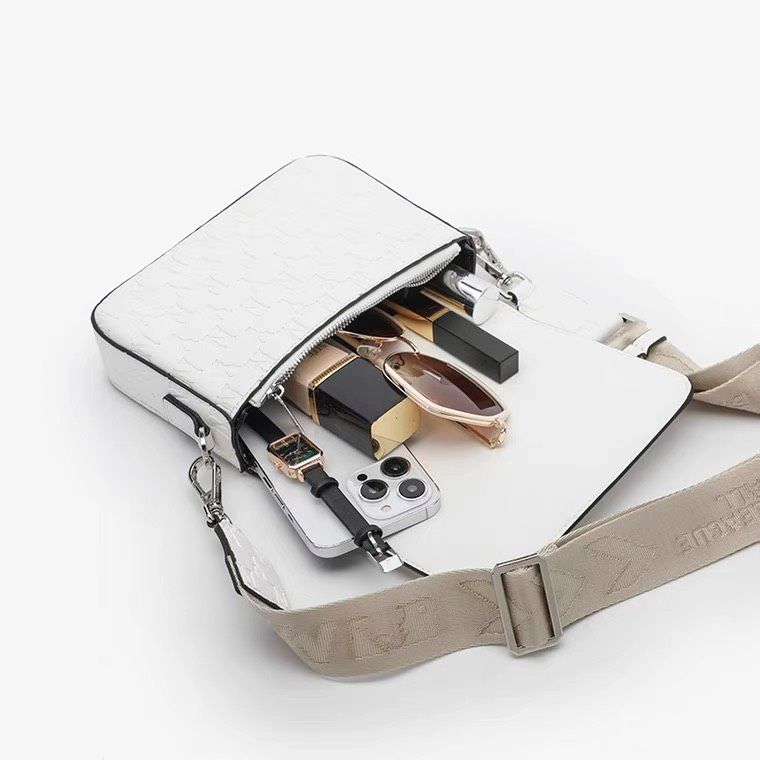 Túi đeo chéo MLB Monogram Embo New York