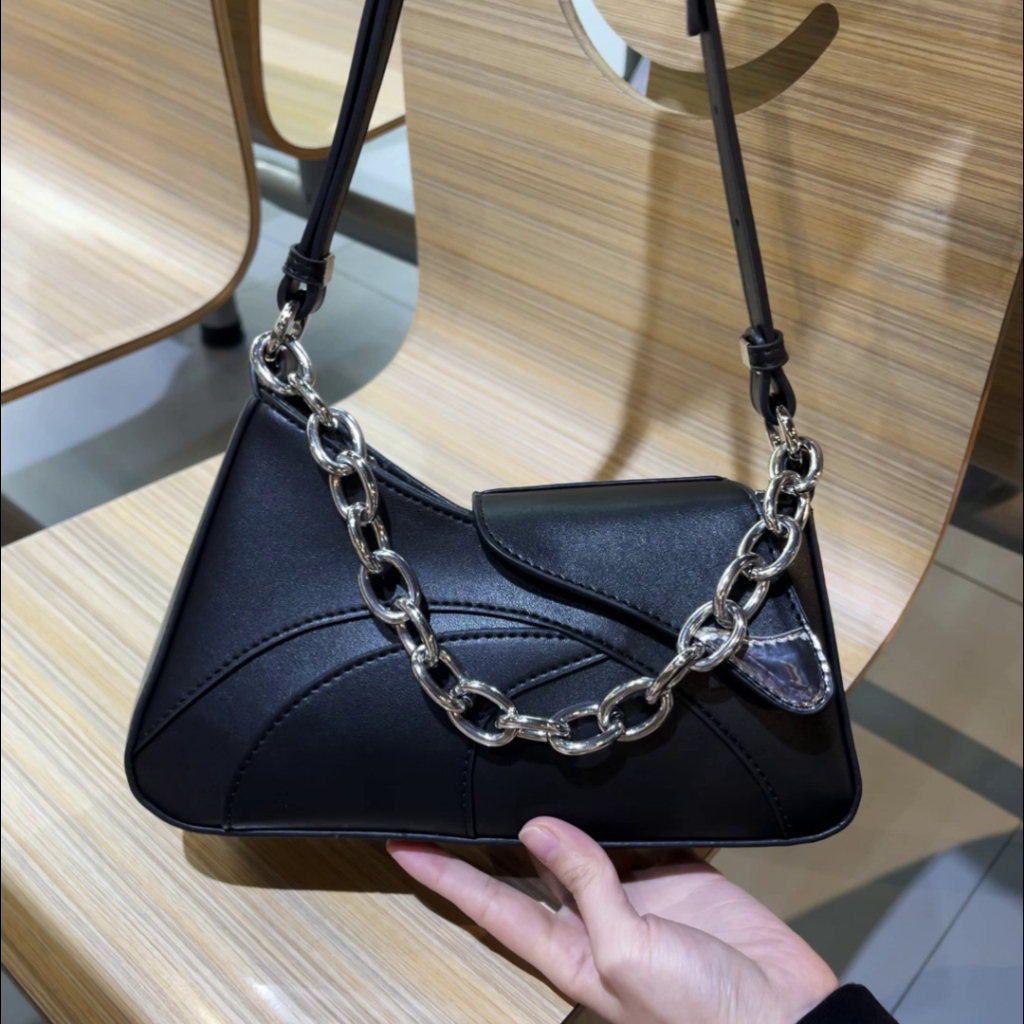 Túi kẹp nách thời trang cá tính, hiện đại, hàng Quảng Châu thiết kế mới năm 2023, túi xách phối dây xích dành cho nữ
