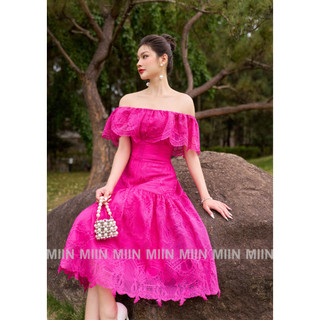 Đầm ren trễ vai màu hồng cánh sen D00734