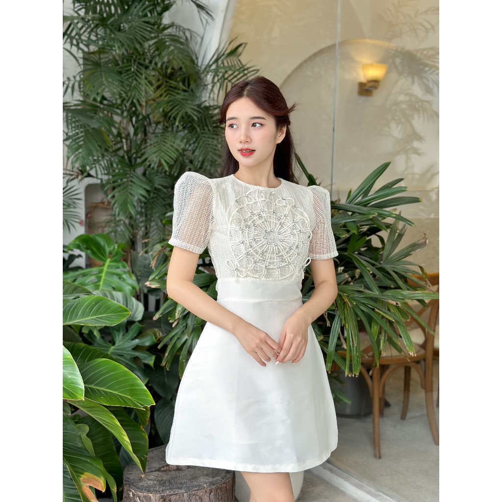 Đầm Tay Phồng Tiểu Thư Màu Be Lưới Thêu Đính Đá