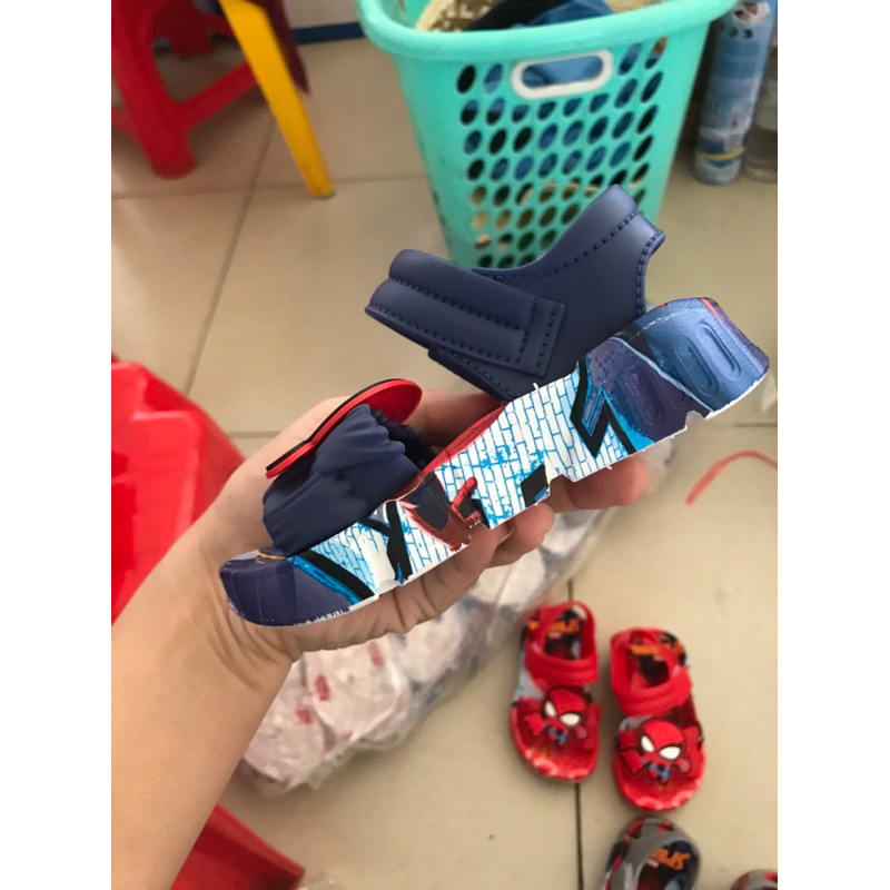 Giày sandal siêu nhân bé trai