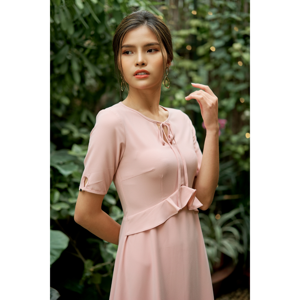 Đầm liền HeraDG dáng xoè cổ V thanh lịch - SDC18068