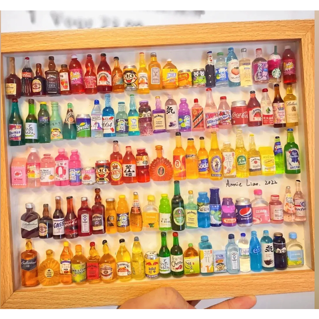 Mô hình nhiều chai nước ngọt dạ quang phát sáng trang trí