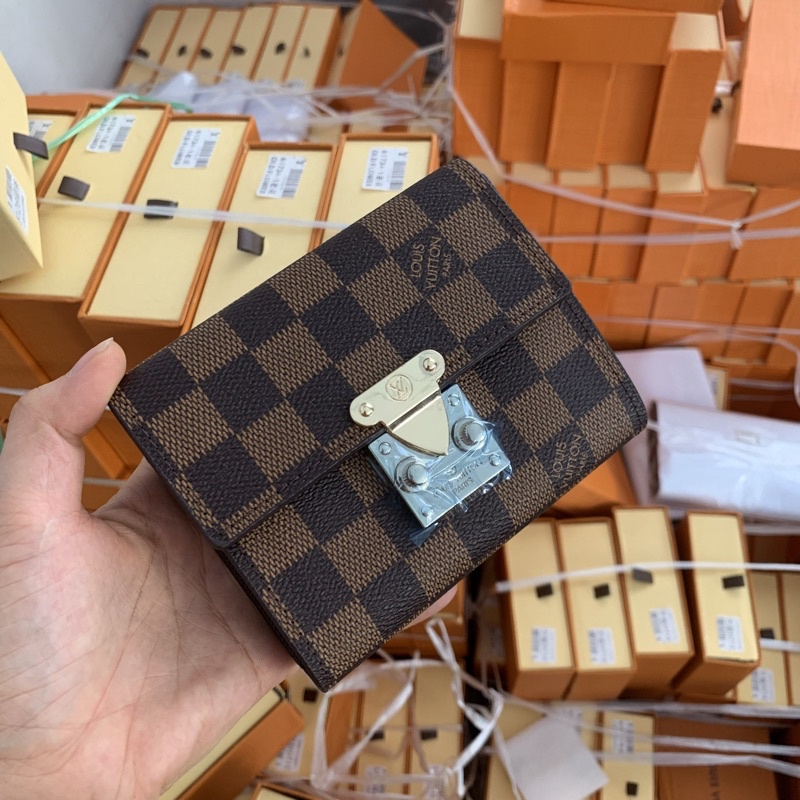 Ví Nữ LV cầm tay dáng vuông nhỏ khóa bấm size 12