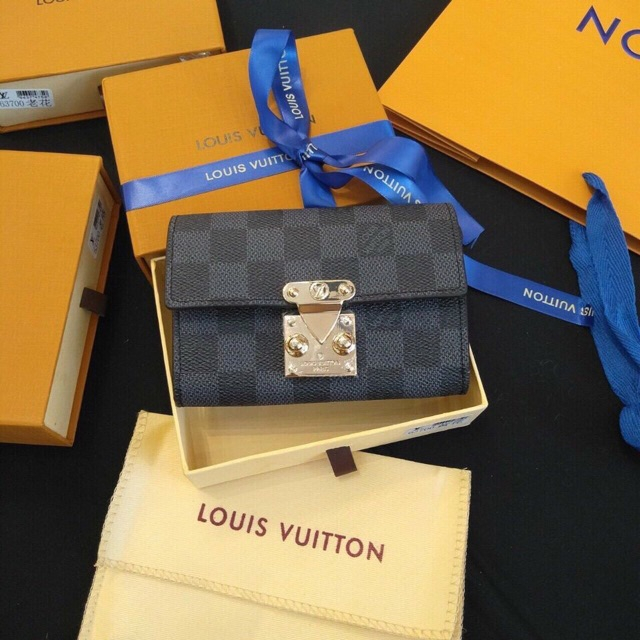 Ví Nữ LV cầm tay dáng vuông nhỏ khóa bấm size 12