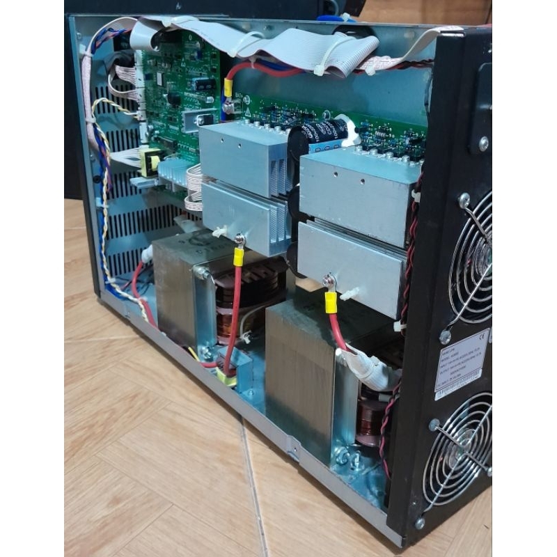 Ups Kehua 3kva/ 2.1kw. Sóng sin, Kích 72 dc lên 220Vac. Không acquy vẫn khởi động được , Không ngắt