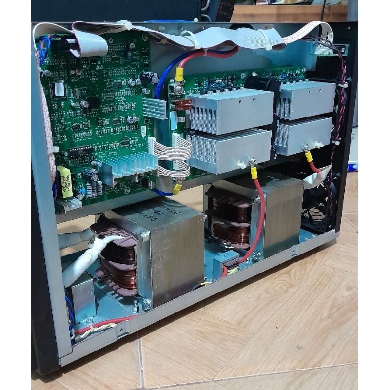 Ups Kehua 3kva/ 2.1kw. Sóng sin, Kích 72 dc lên 220Vac. Không acquy vẫn khởi động được , Không ngắt