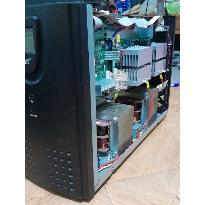 Ups Kehua 3kva/ 2.1kw. Sóng sin, Kích 72 dc lên 220Vac. Không acquy vẫn khởi động được , Không ngắt