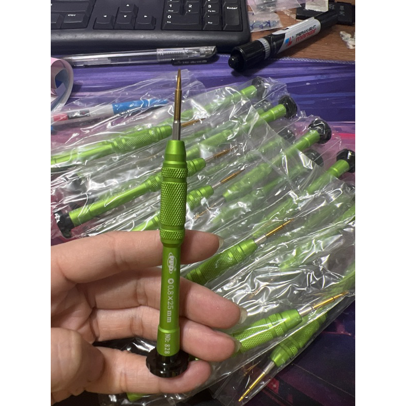 Tua vít 🪛  iPhone 0.8