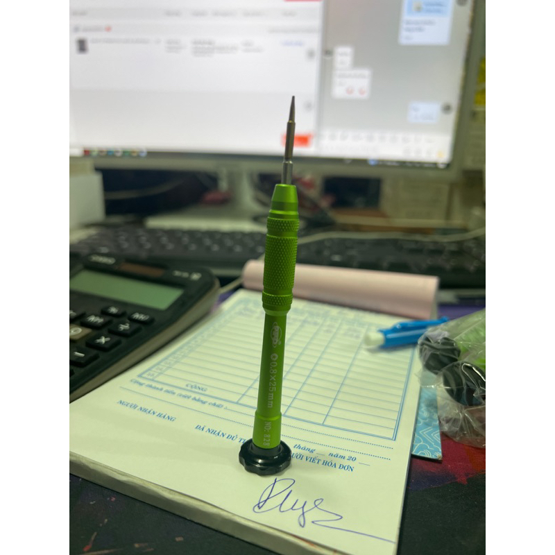 Tua vít 🪛  iPhone 0.8