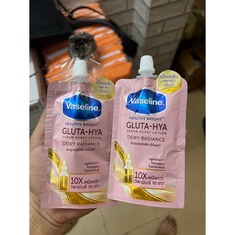 Sữa dưỡng thể Vaseline Gluta-Hya Dưỡng Da Sáng Mịn Sau 7 Ngày 30ml